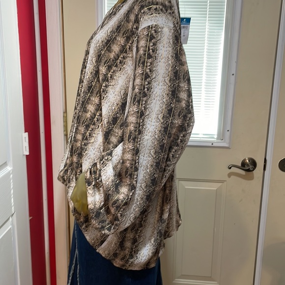 Rue+ top - Picture 4 of 10